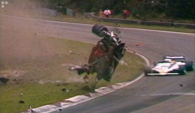 Violente image du crash de la Formule 1 de Gilles Villeneuve lors du Grand Prix de Zolder en 1982