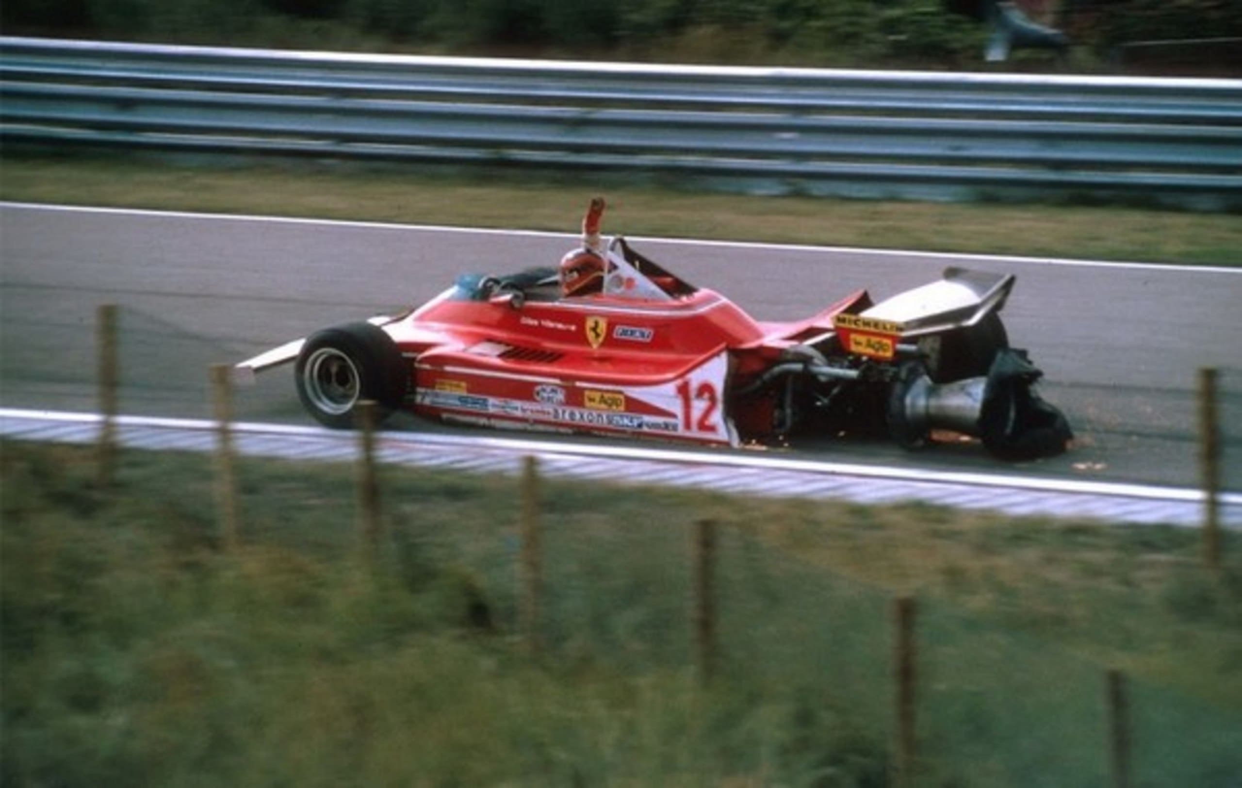 Gilles Vileneuve pilotant sa Formule 1 avec sa roue arrachée lors du Grand Prix de Zandvoort en 1979
